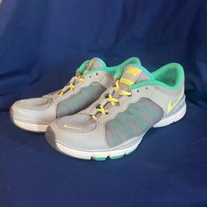 Women’s Nike size 8